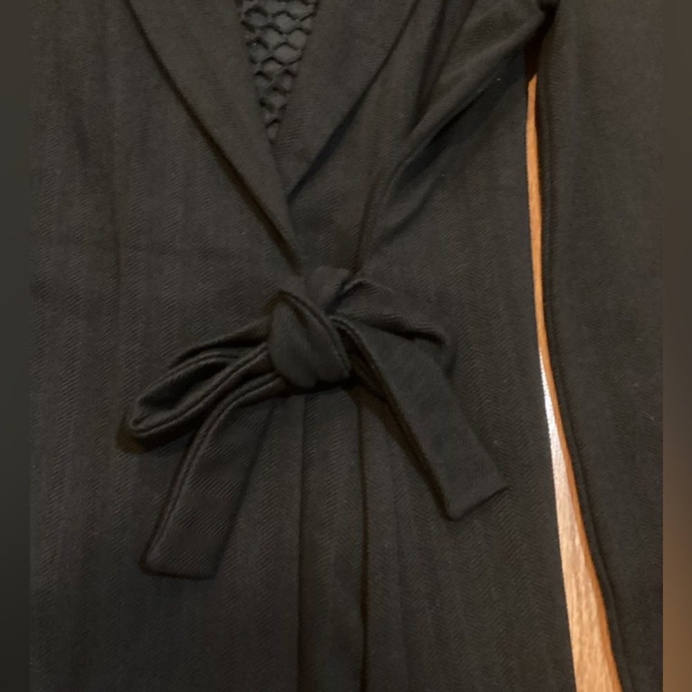 Chic Black Lace-Trimmed Coat - Picture 4 of 6